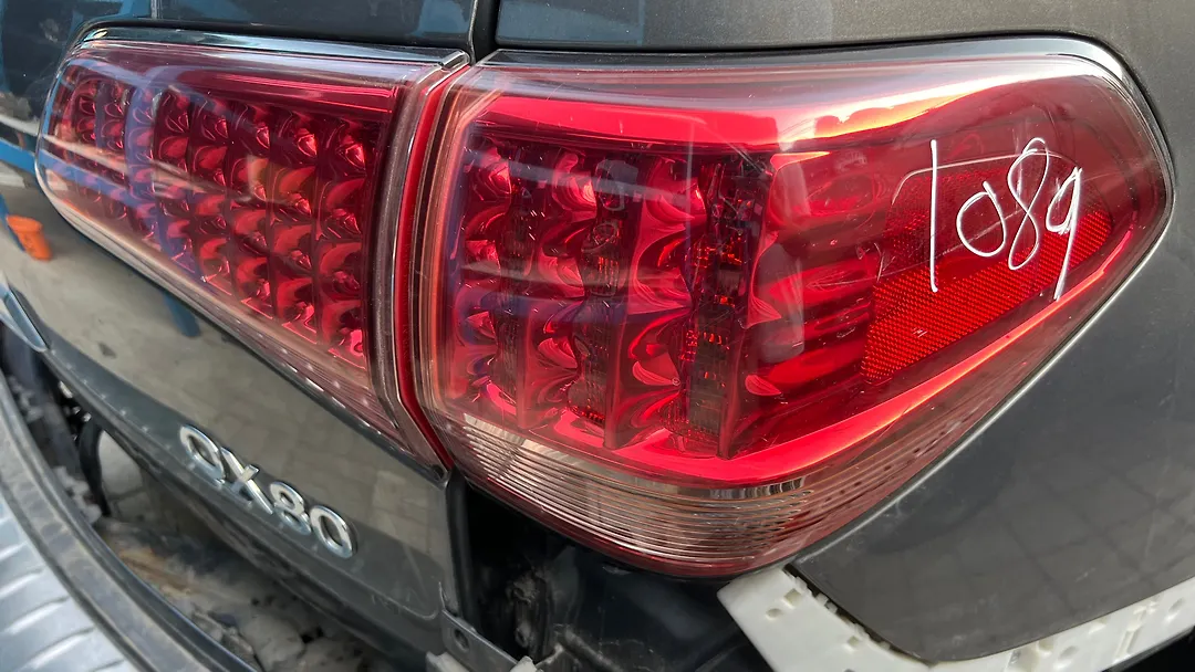Tail Light (RH) - 2014 Infiniti QX80 SUV