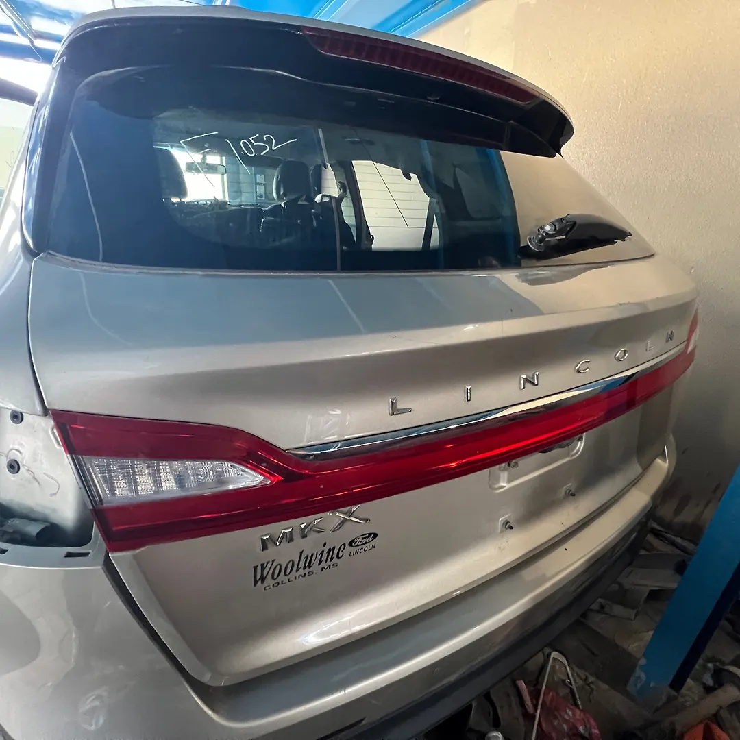 Tailgate - 2017 Lincoln MKX