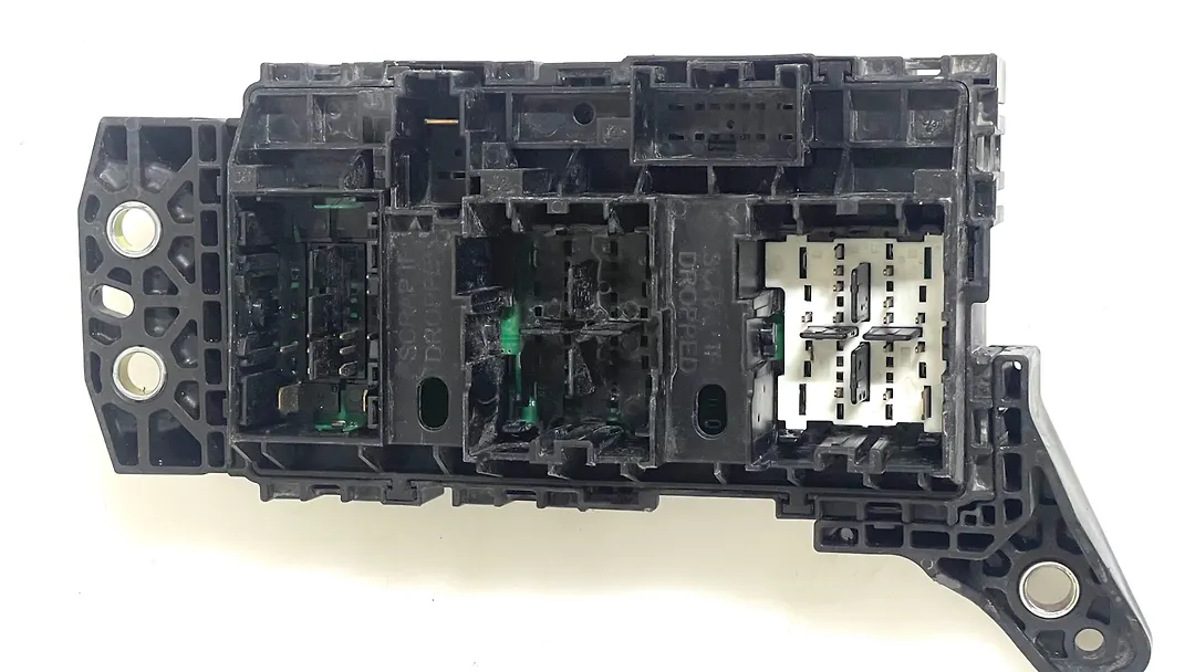 Fuse box - 2016 Dodge Challenger SXT LA