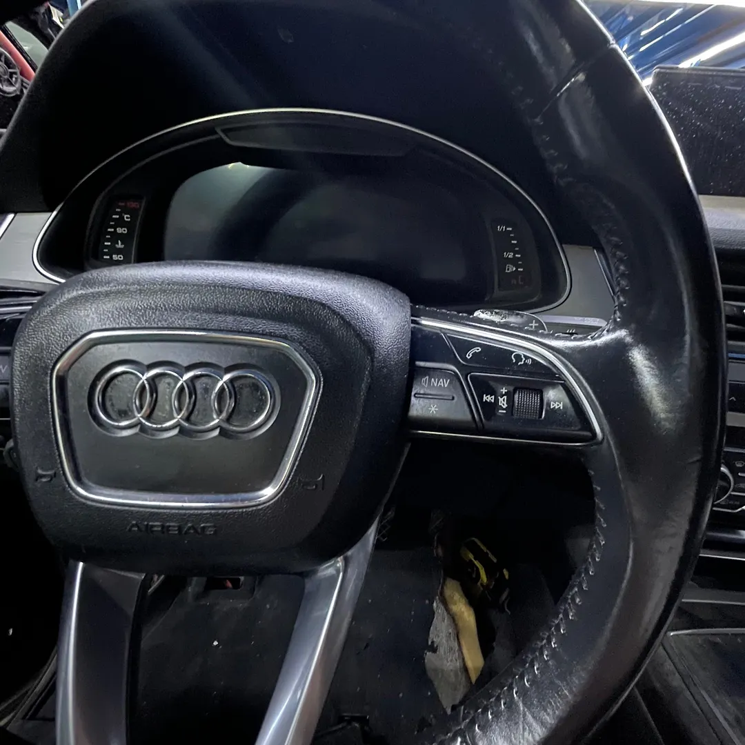 Steering wheel - 2017 Audi Q7 Quattro 