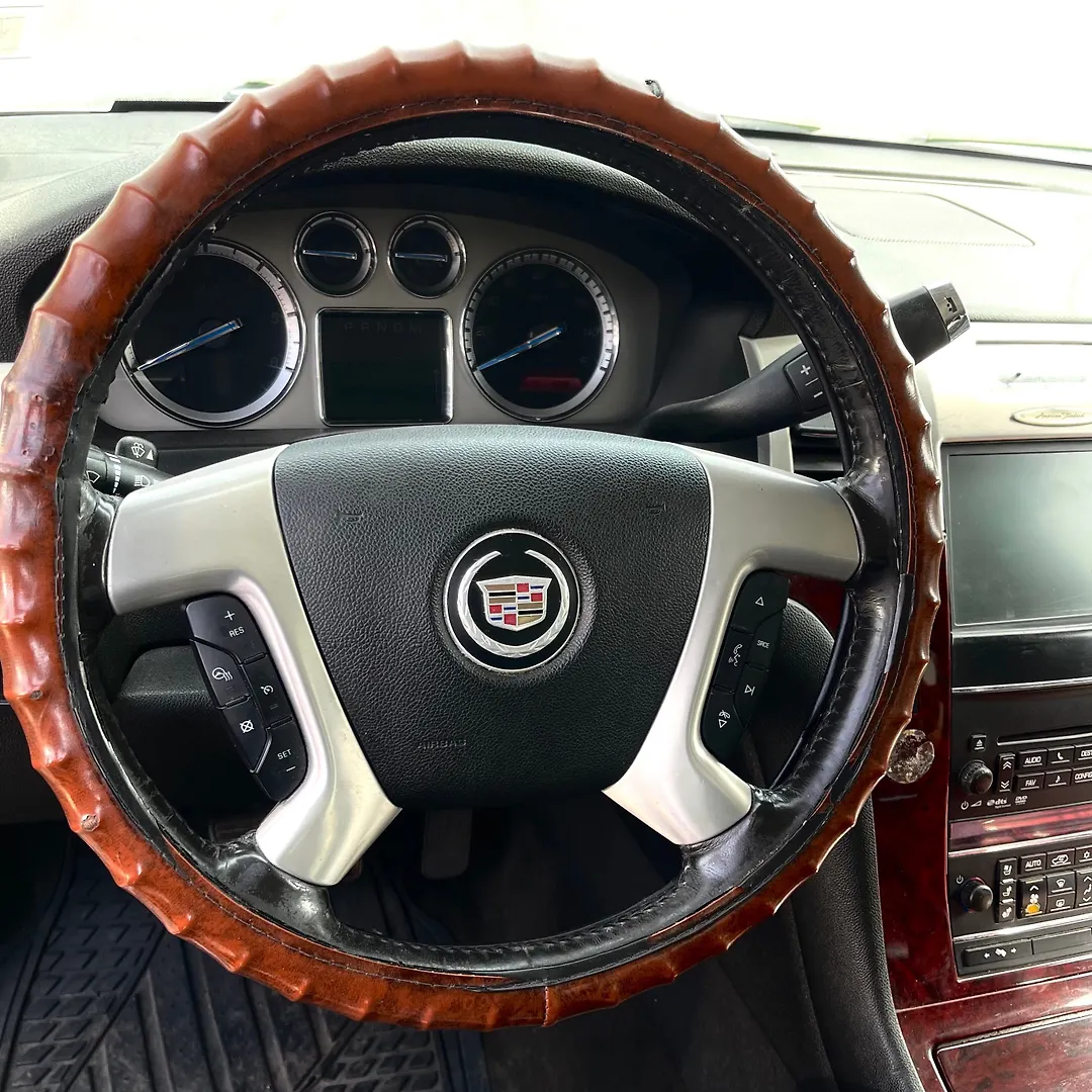 Steering wheel - 2011 Cadillac Escalade Luxury
