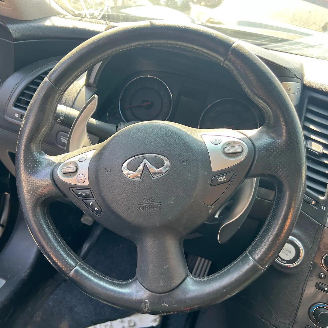 Steering wheel - Infiniti