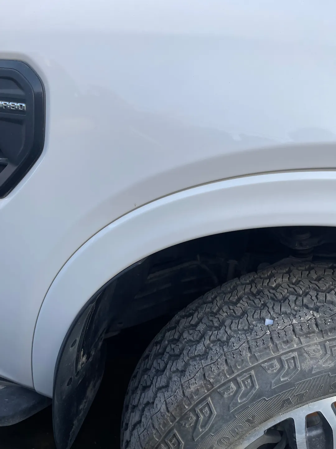 Fender moulding (RHF) - 2024 Ford Everest