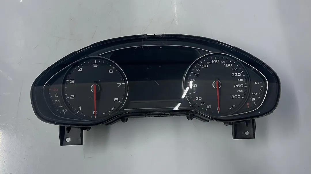 Speedometer - 2013 Audi A8