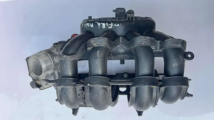 Intake manifold - 2014 Ford Fiesta