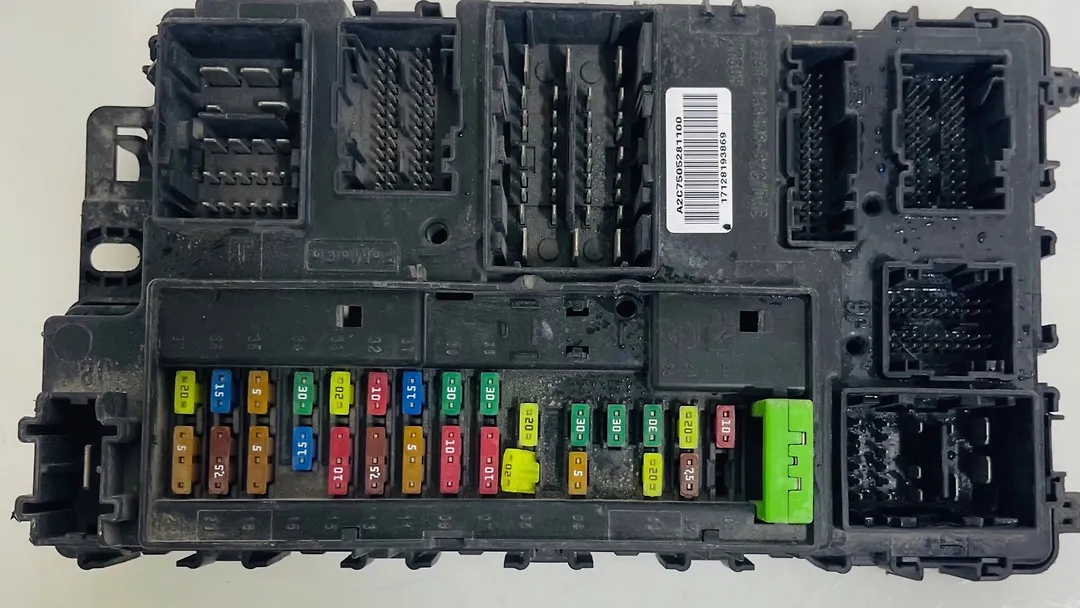Fuse box - 2020 Ford Explorer XLT