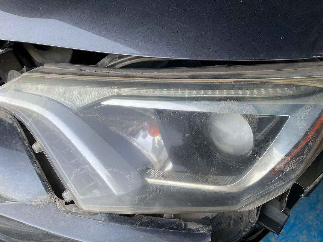 Headlight (LH) - 2018 Toyota RAV4 2.5