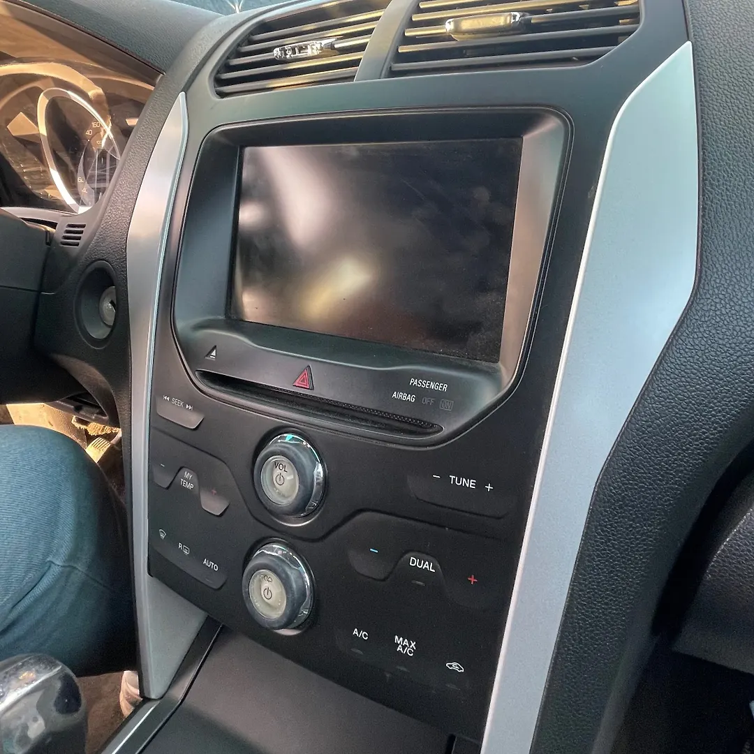 Info-gps-tv screen - 2014 Ford Explorer XLT