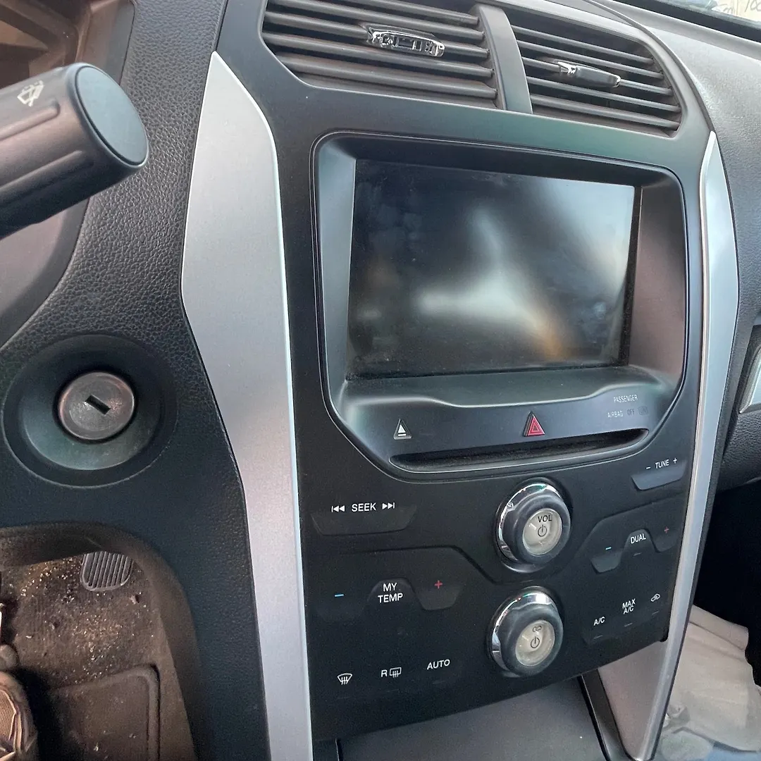 Info-gps-tv screen - 2014 Ford Explorer XLT