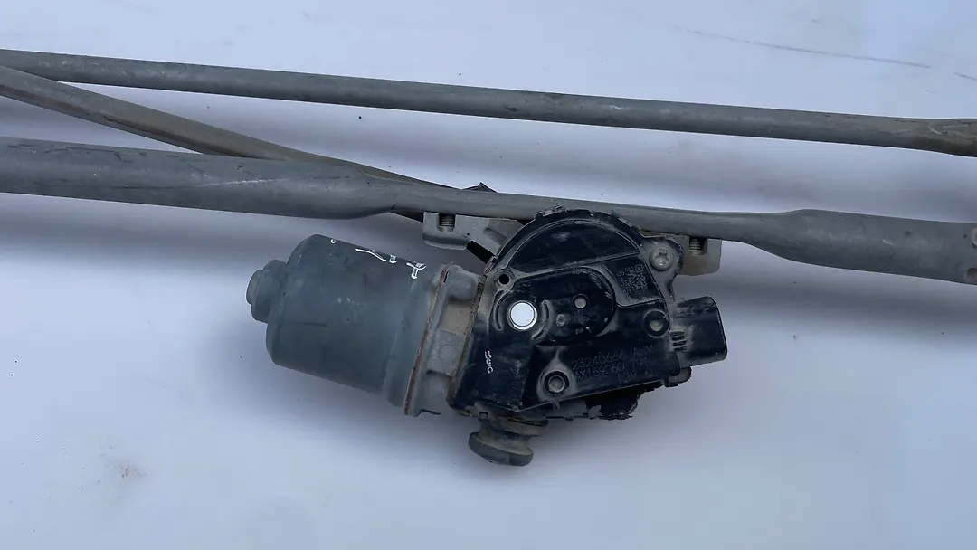 Windshield wiper motor - 2018 Chevrolet Camaro