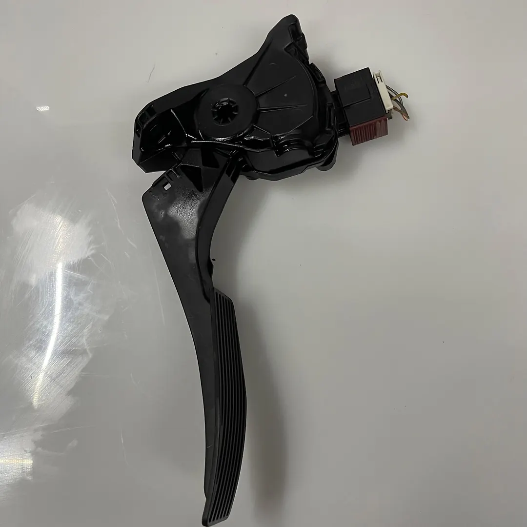 Accelerator pedal - 2010 Chevrolet Cruze LS