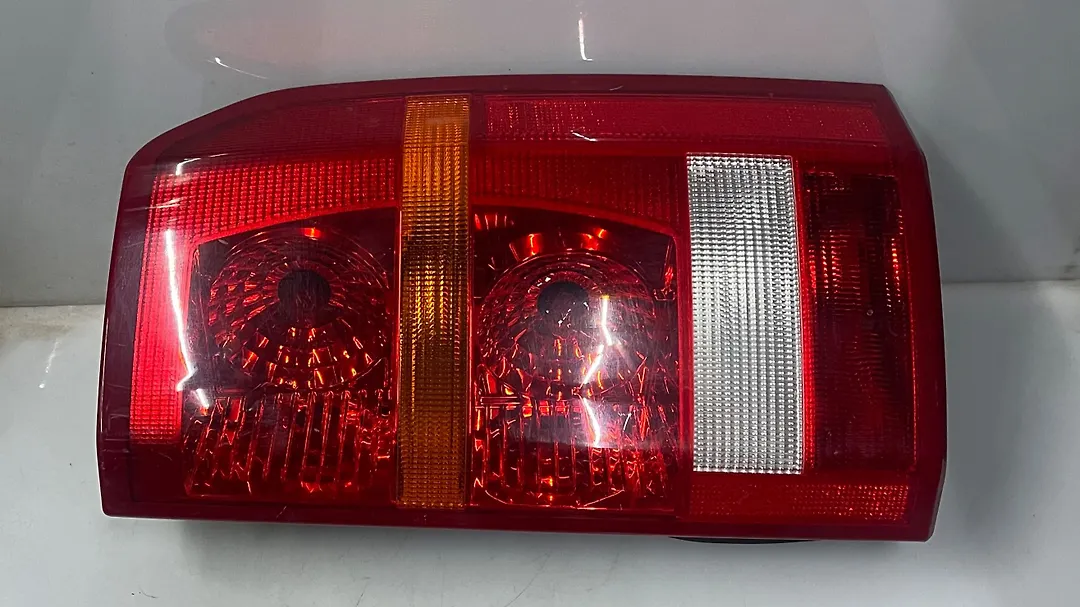 Tail Light (RH) - 2009 Land Rover LR3