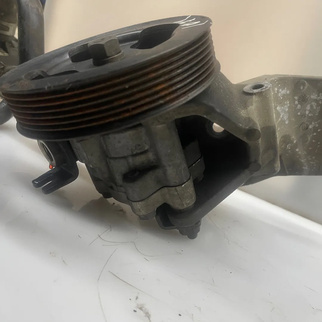 Power steering pump - 2010 Nissan Armada