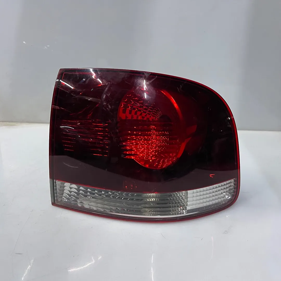 Tail Light (RH) - 2009 Volkswagen Touareg