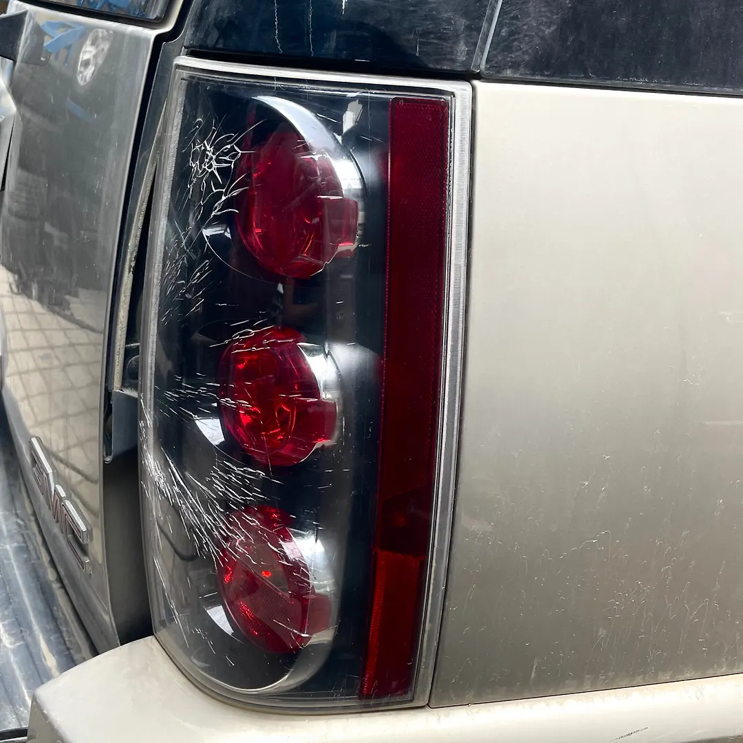 Tail Light (RH) - 2007 GMC Yukon