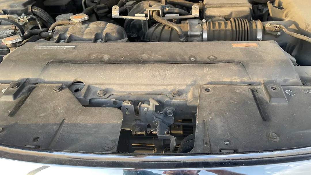 Radiator cover baffle - 2011 Infiniti QX56 5.6i