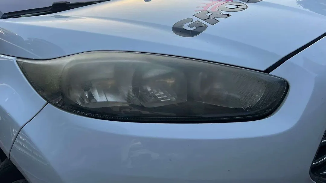 Headlight (RH) - 2014 Ford Fiesta