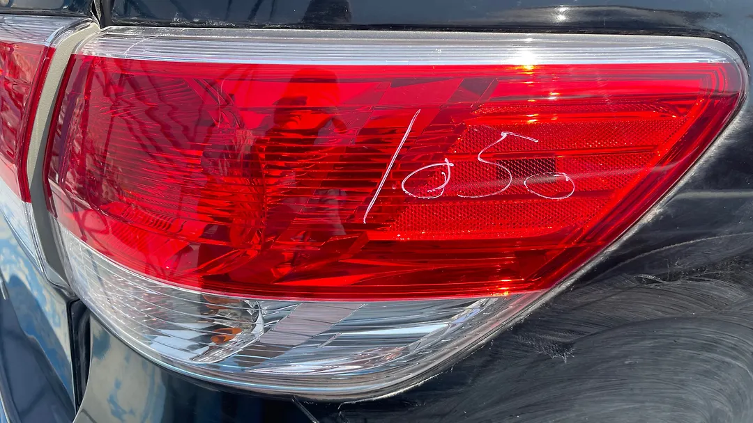 Tail Light (RH) - 2013 Nissan Pathfinder