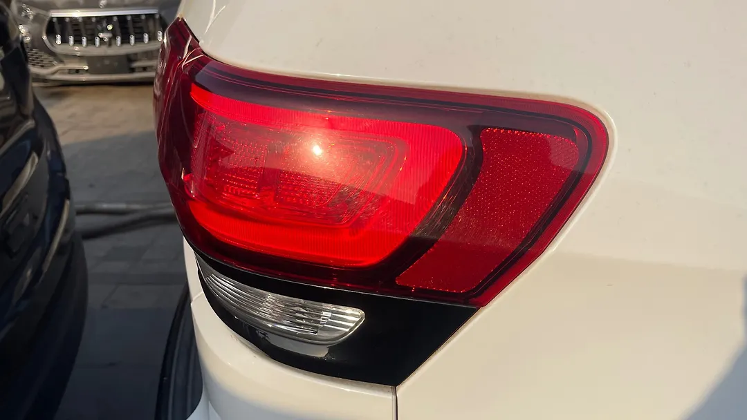 Tail Light (RH) - 2015 Jeep Grand Cherokee LAREDO