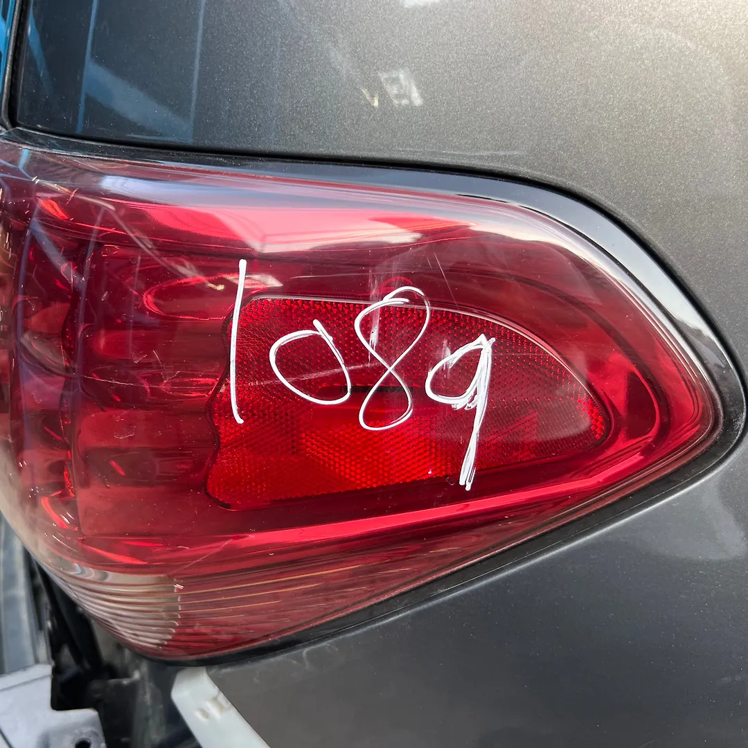 Tail Light (RH) - 2014 Infiniti QX80 SUV