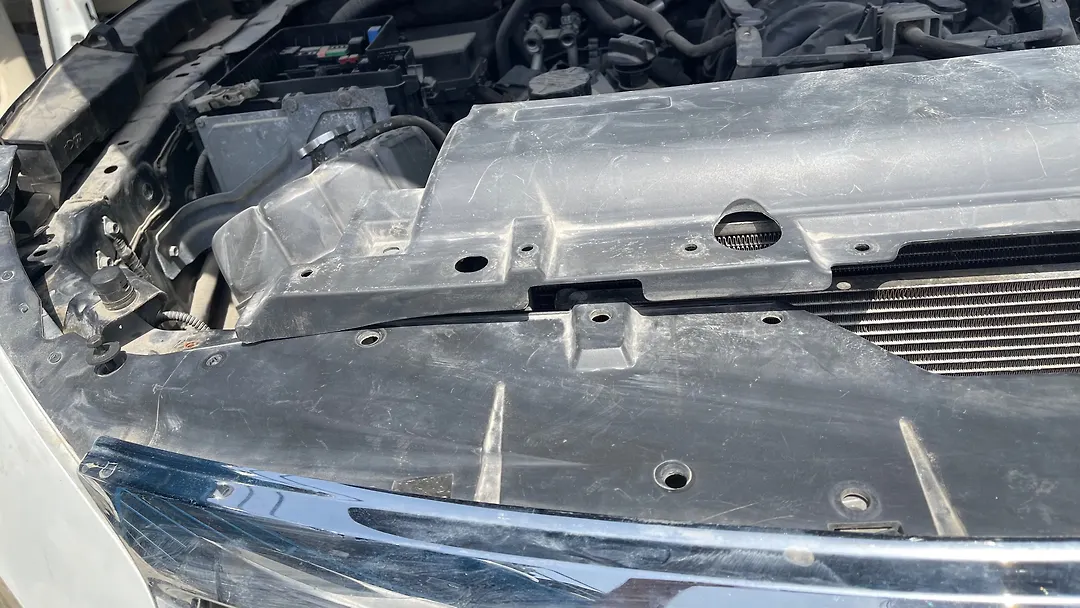 Radiator cover baffle - 2013 Infiniti QX56