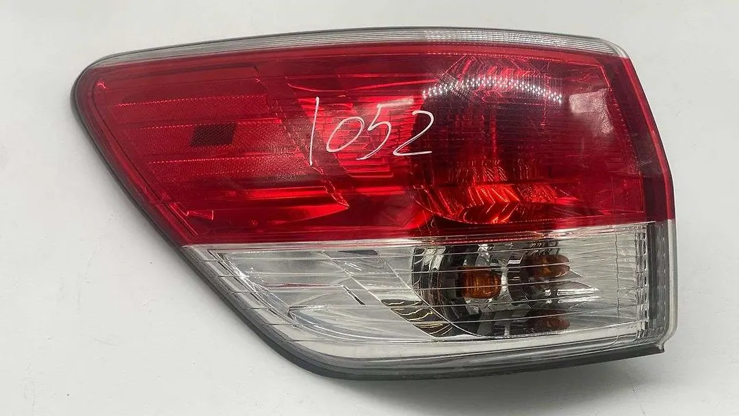 Tail Light (RH) - 2014 Nissan Pathfinder