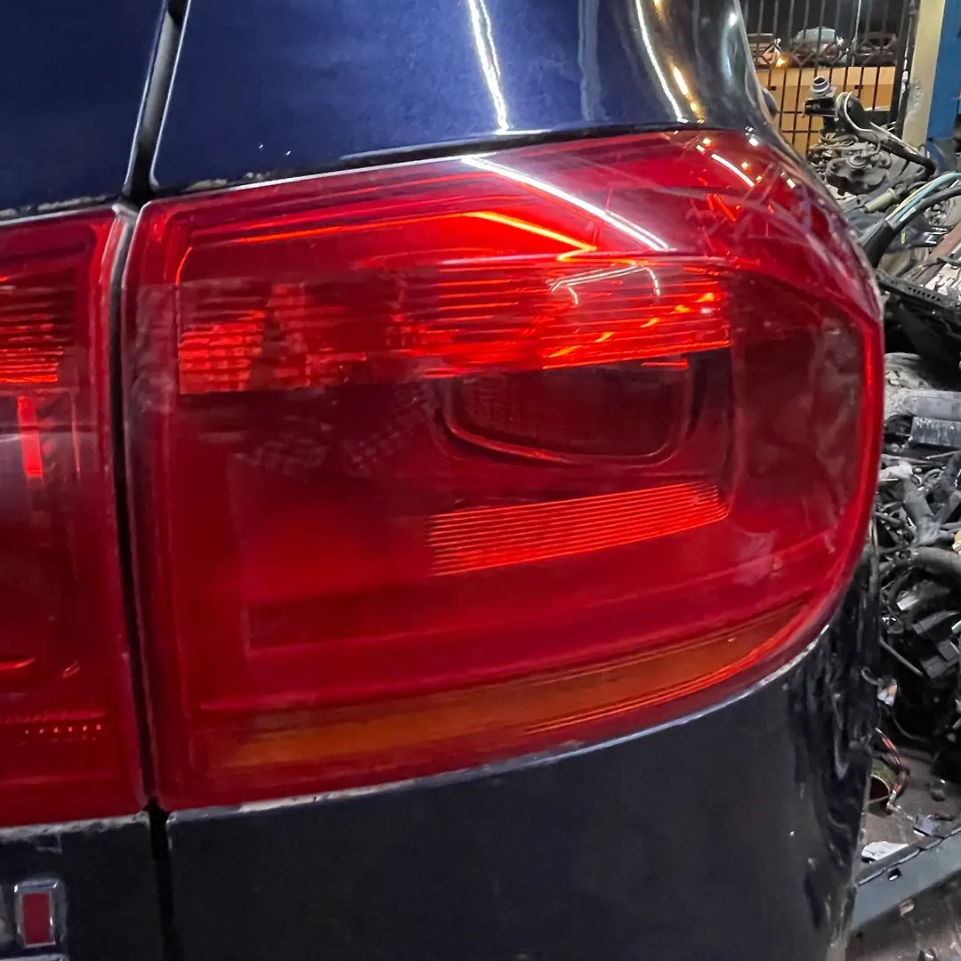 Tail Light (RH) - 2016 Volkswagen Tiguan