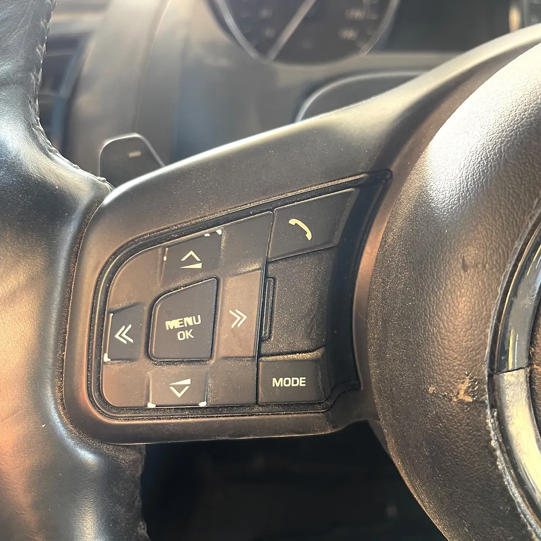 Steering wheel - 2017 Jaguar F-type