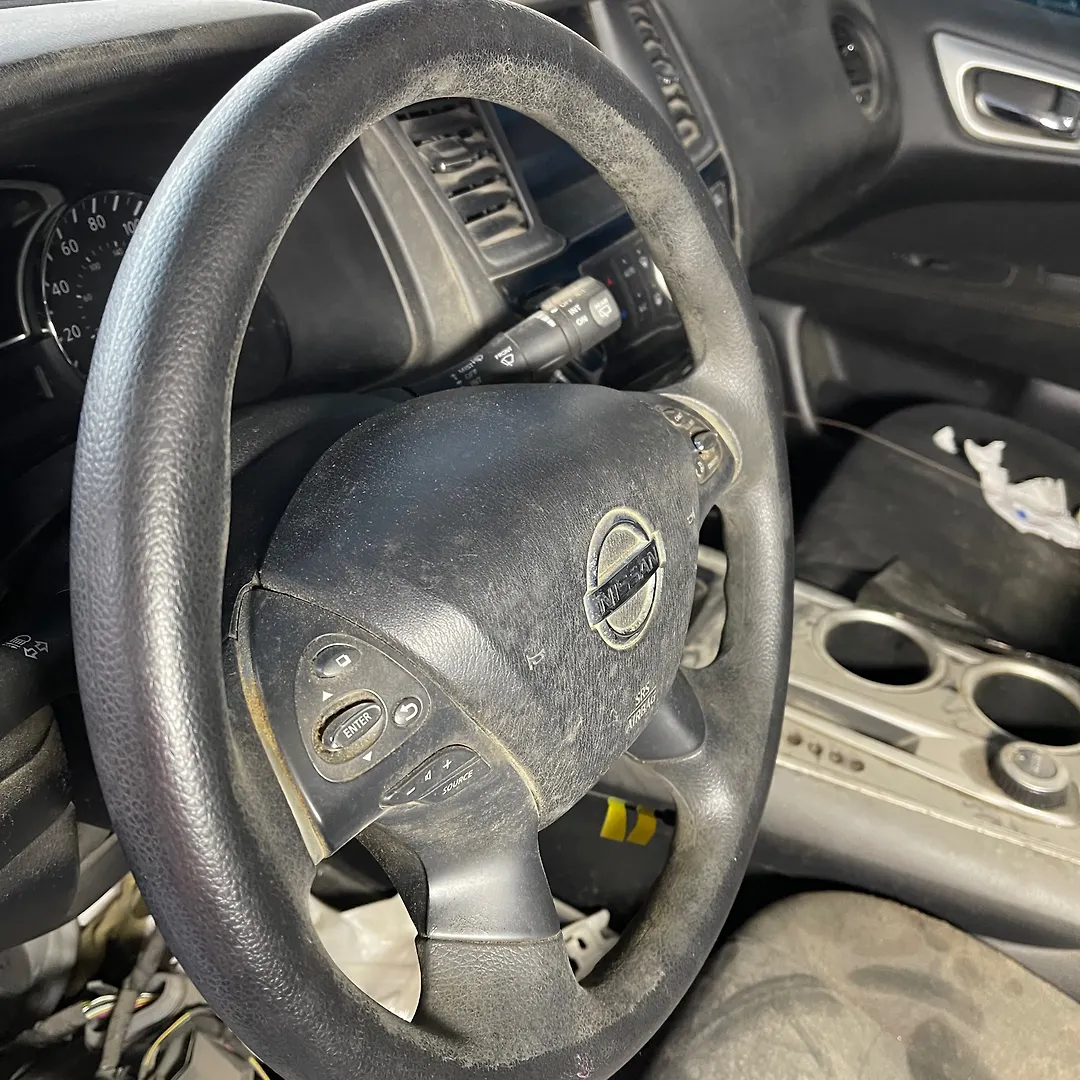 Steering wheel - 2014 Nissan Pathfinder