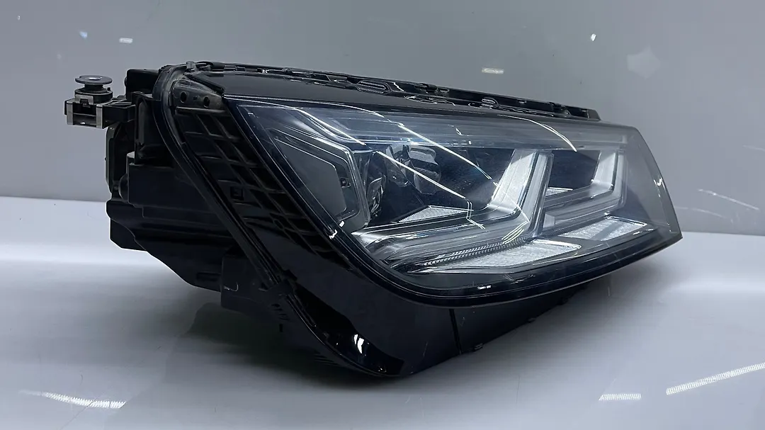 Headlight (RH) - 2020 Audi Q5 quattro