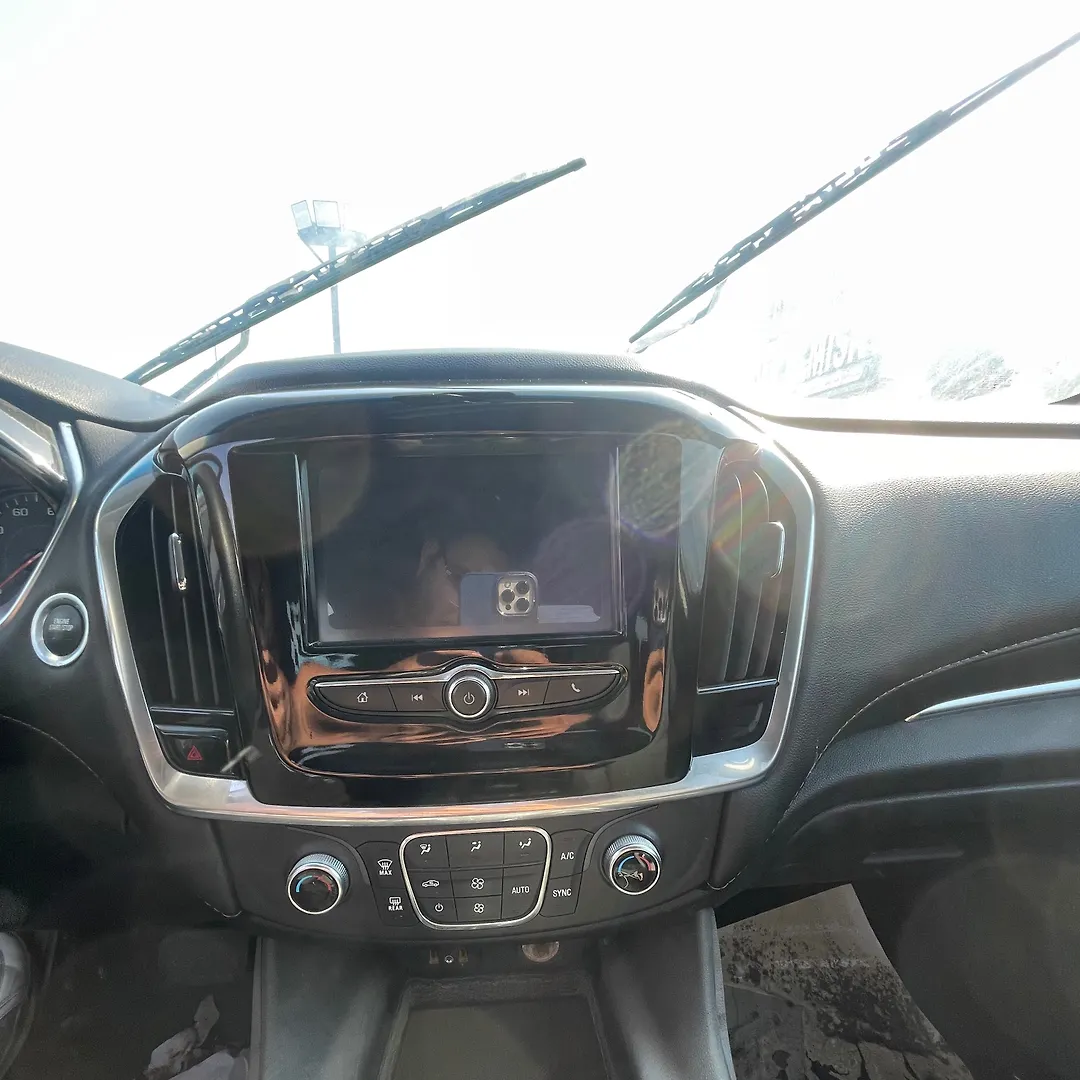 Info-gps-tv screen - 2019 Chevrolet Traverse LS