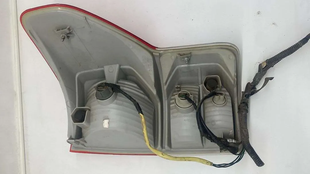Tail Light (RH) - 2010 Toyota Tundra