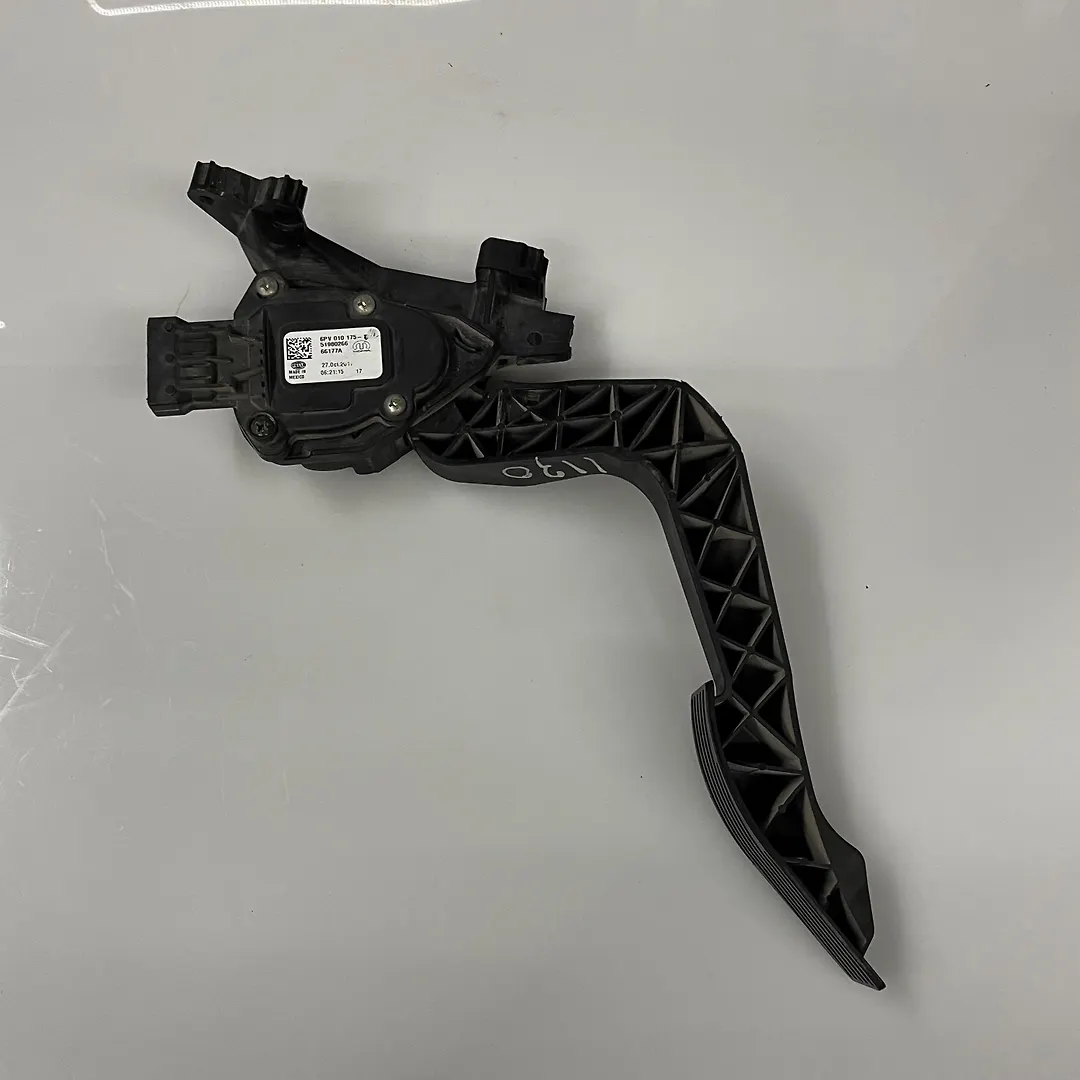 Accelerator pedal - 2018 Jeep Compass Longitude