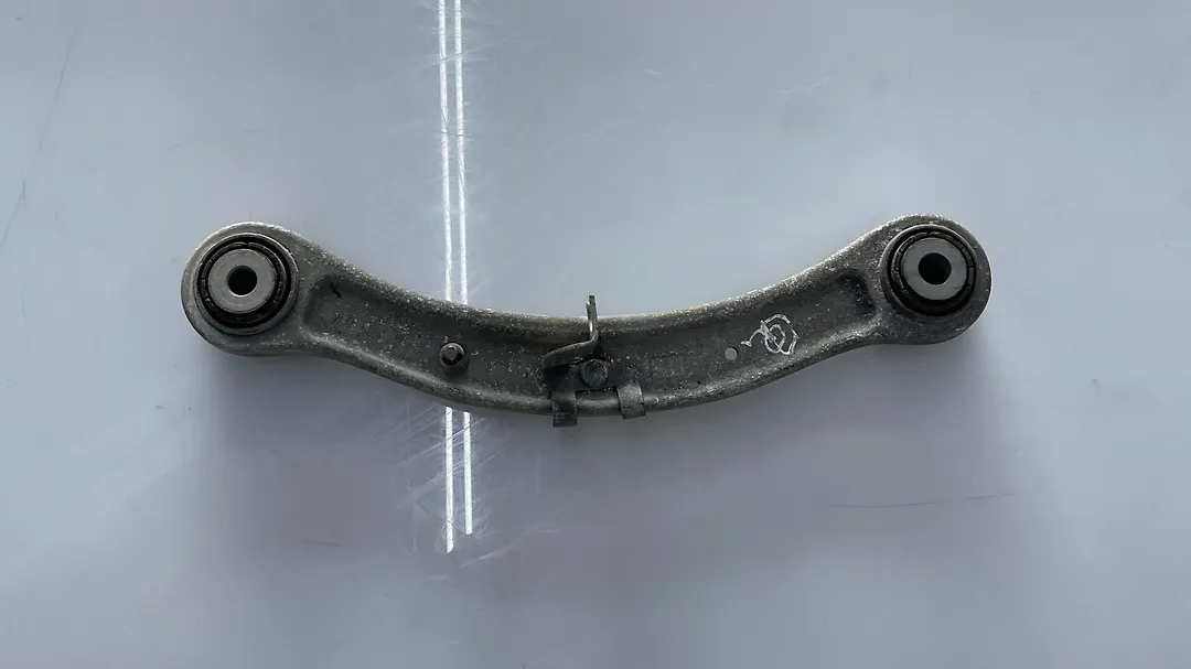 Upper arm (RH) - 2008 Volkswagen Touareg