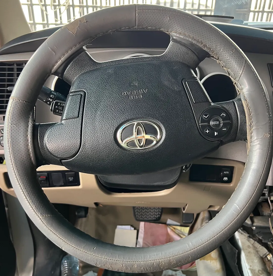 Steering wheel - 2013 Toyota Sequoia