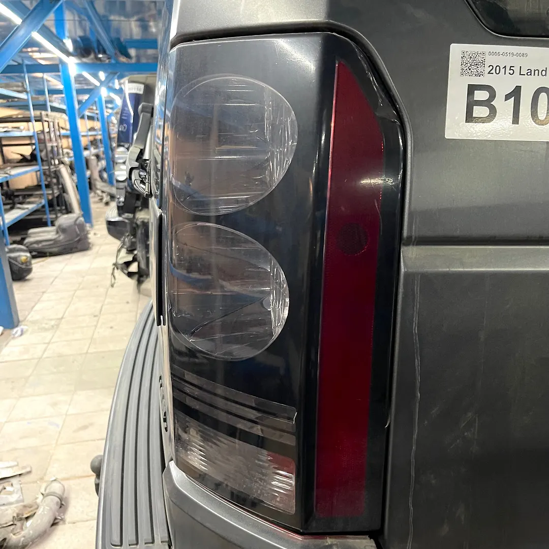 Tail Light (RH) - 2015 Land Rover LR4