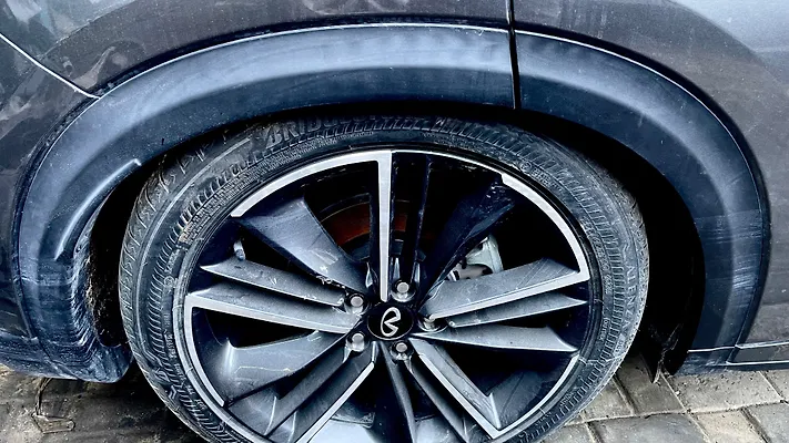 Fender moulding (RHB) - 2023 Infiniti QX55