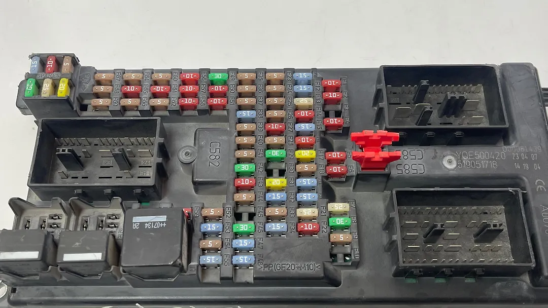 Fuse box - 2007 Land Rover LR2