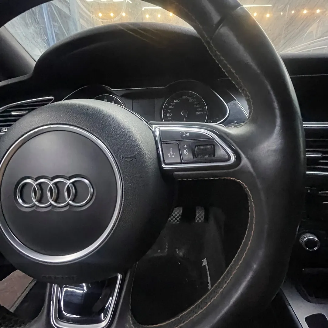 Steering wheel - 2015 Audi A4 Quattro