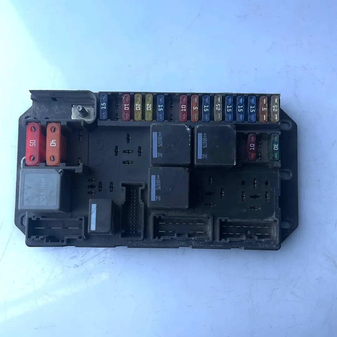 Engine compartment fuse box - 2006 Land Rover RANGE ROVER VOGUE