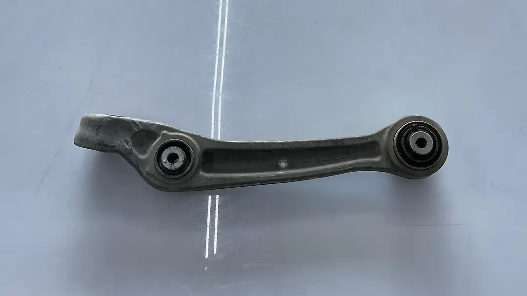 Lower arm (RH) - 2014 Audi S8