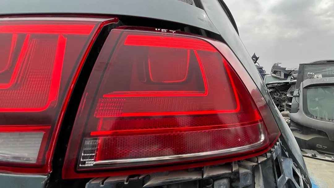 Tail Light (RH) - 2015 Volkswagen Golf