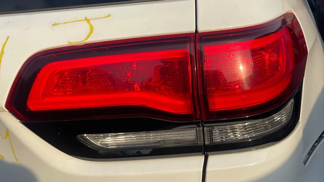 Tail Light (RH) - 2015 Jeep Grand Cherokee LAREDO