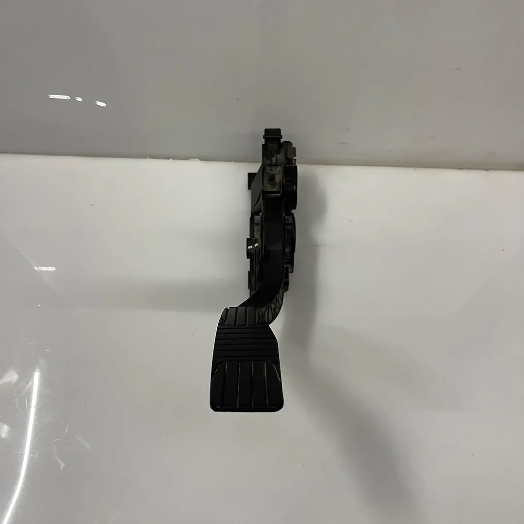 Accelerator pedal - 2011 Chevrolet Camaro LT2