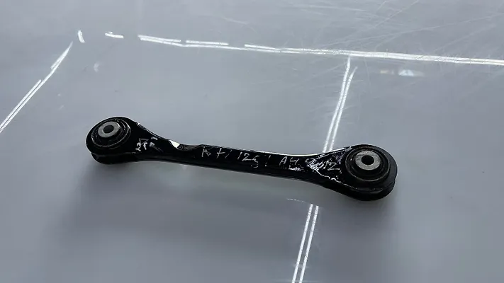 Lower arm (RH) - 2011 Audi A4