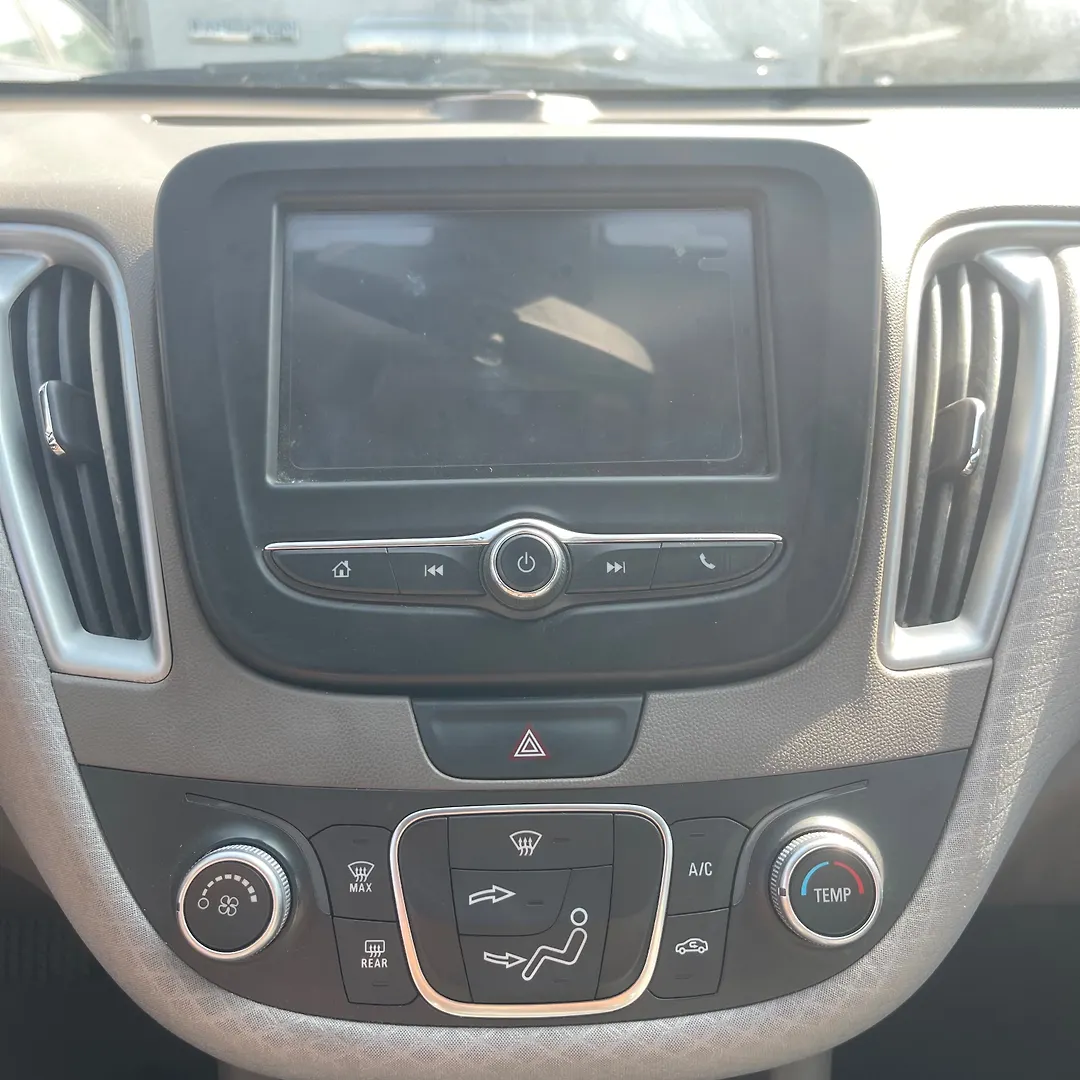 Info-gps-tv screen - 2018 Chevrolet Malibu