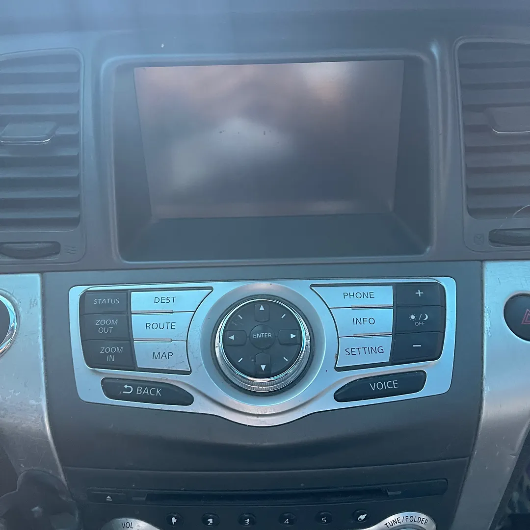 Info-gps-tv screen - 2012 Nissan Murano