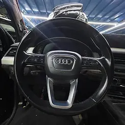 Steering wheel - 2017 Audi Q7 Quattro 