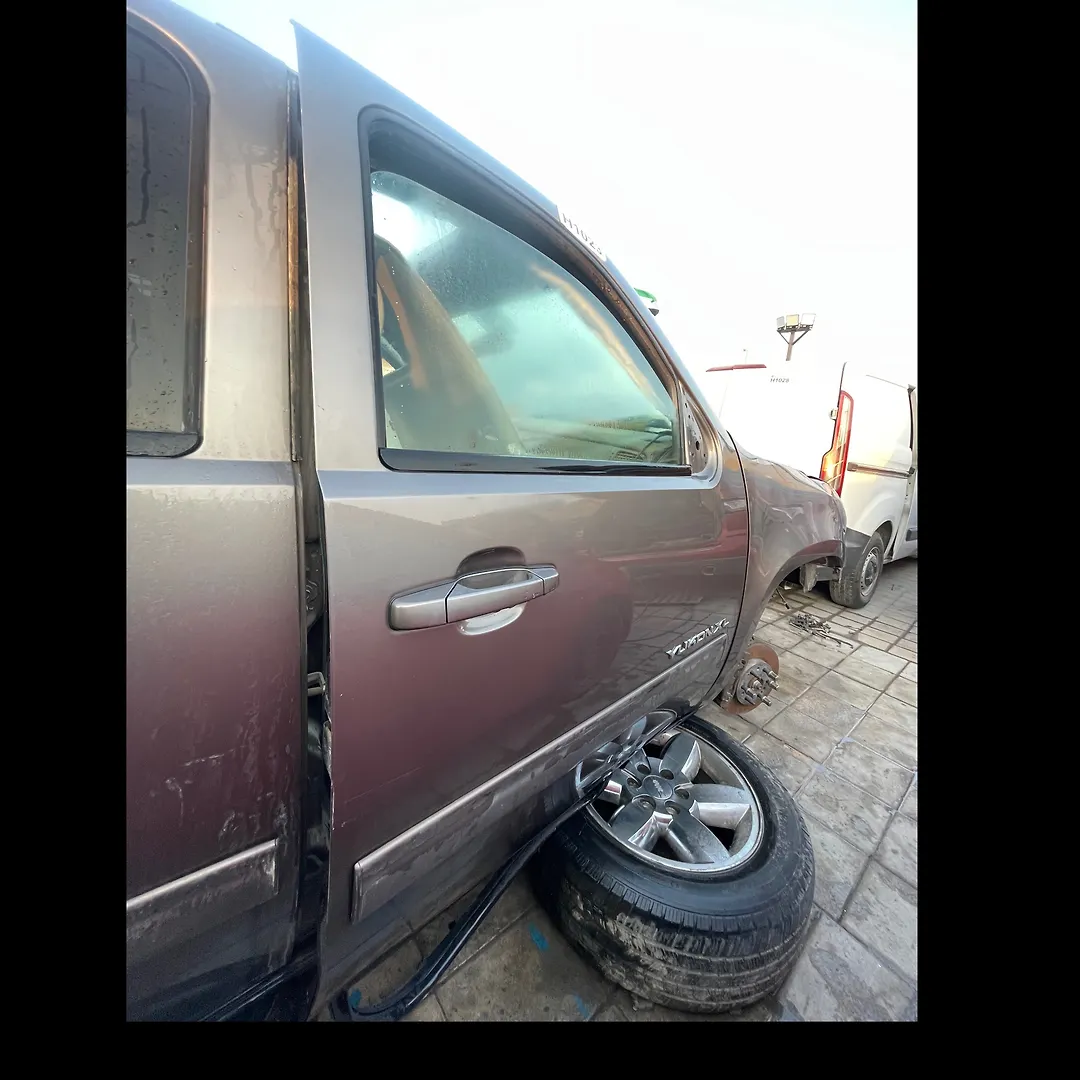 Door (RHF) - 2011 GMC Yukon XL SLT 1/2 ton
