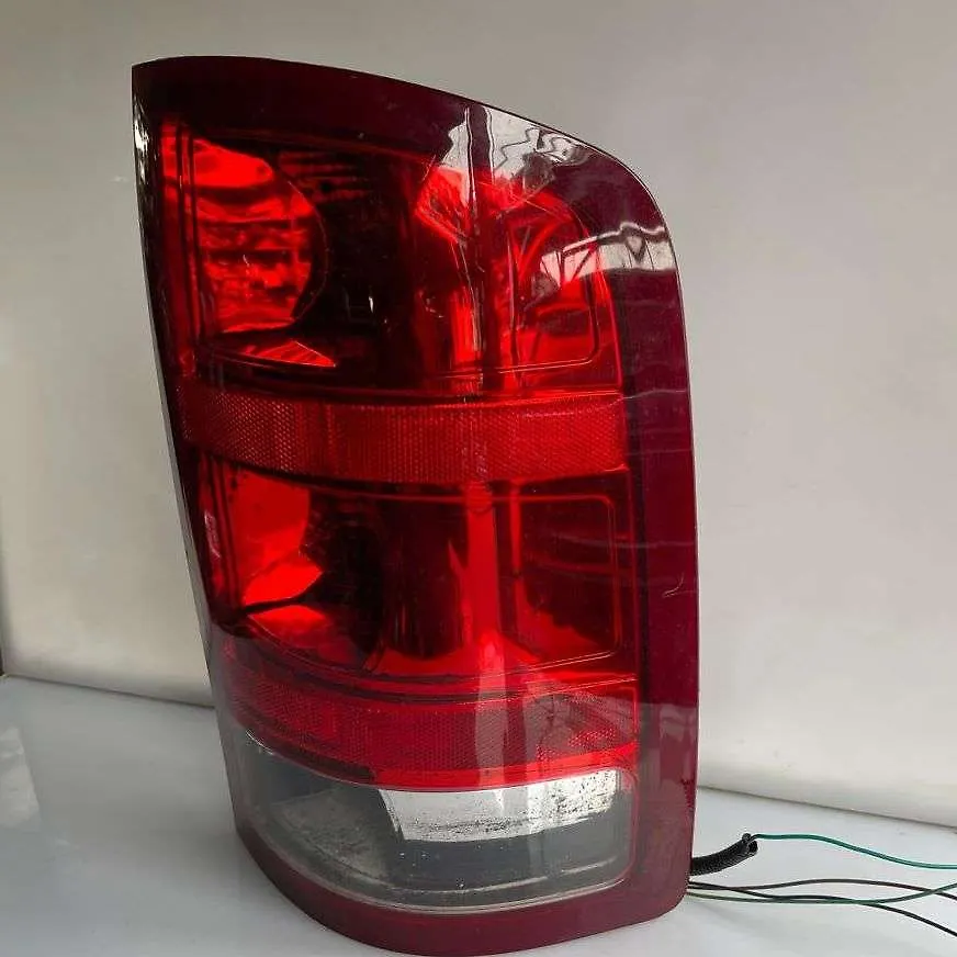 Tail Light (RH) - 2011 GMC Sierra SLE